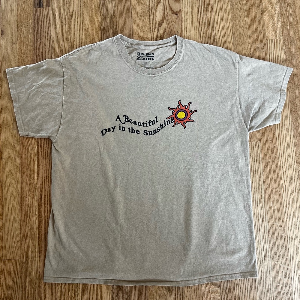 A beautiful day in the sunshine Tee size XL